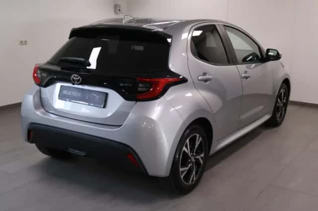 Toyota Yaris (2025) thumbnail 4
