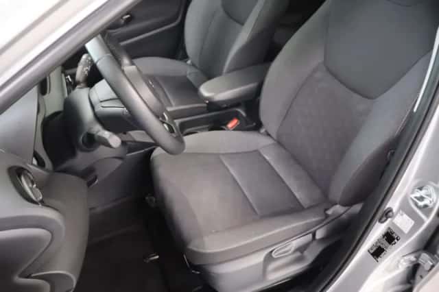 Toyota Yaris (2025) thumbnail 9