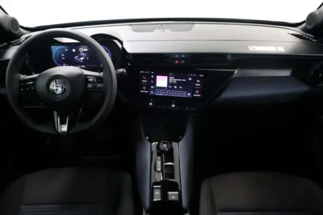 Alfa Romeo Junior (2024) thumbnail 6