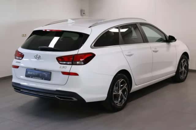 Hyundai i30 (2020) thumbnail 3