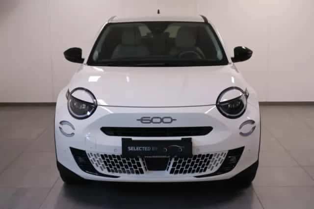 Fiat 600 (2024) thumbnail 2