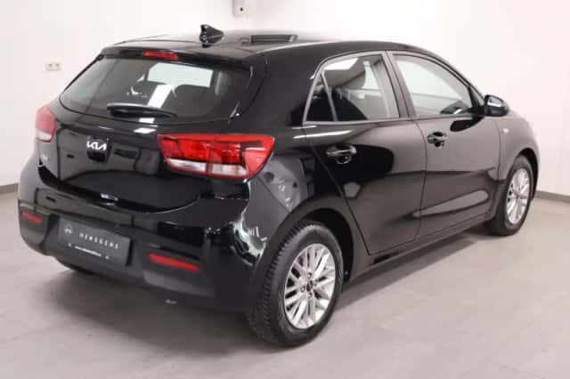 Kia Rio (2020) thumbnail 3