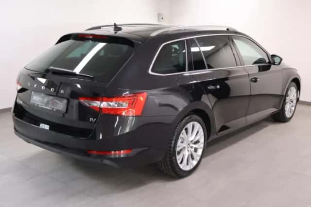 Škoda Superb (2023) thumbnail 3