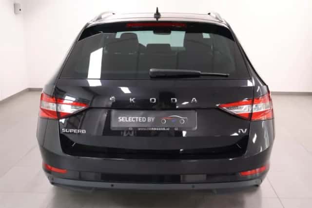 Škoda Superb (2023) thumbnail 4