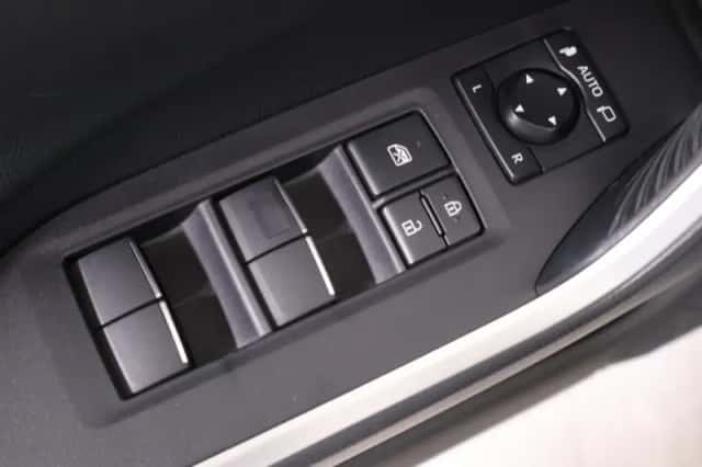 Toyota RAV4 (2019) thumbnail 21