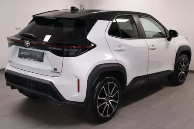Toyota Yaris Cross (2024) thumbnail 3