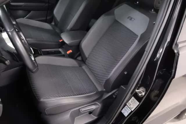 Volkswagen T-Roc (2019) thumbnail 6