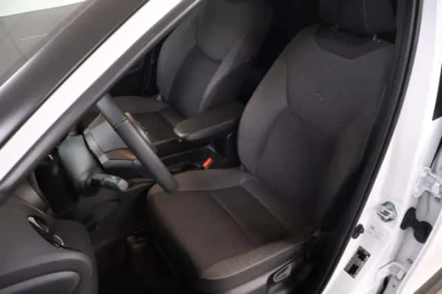 Toyota Yaris Cross (2022) thumbnail 9