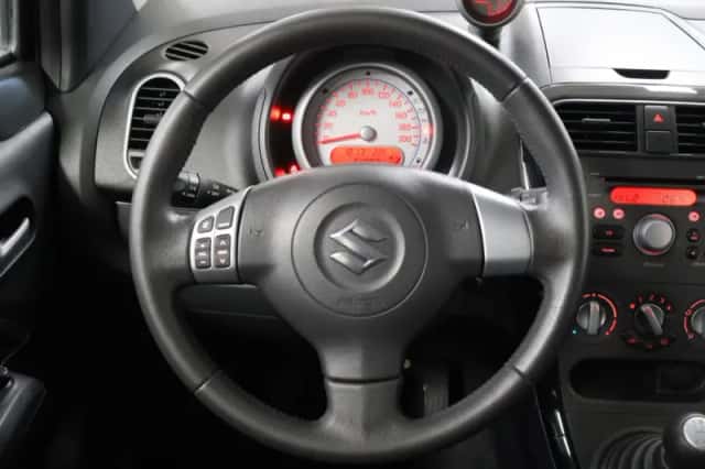 Suzuki Splash (2011) thumbnail 15