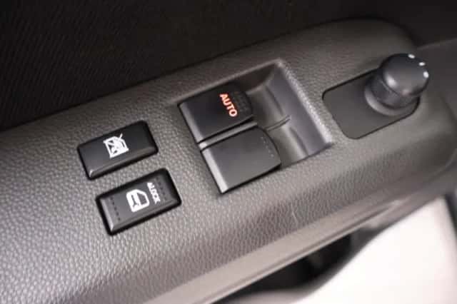 Suzuki Splash (2011) thumbnail 22