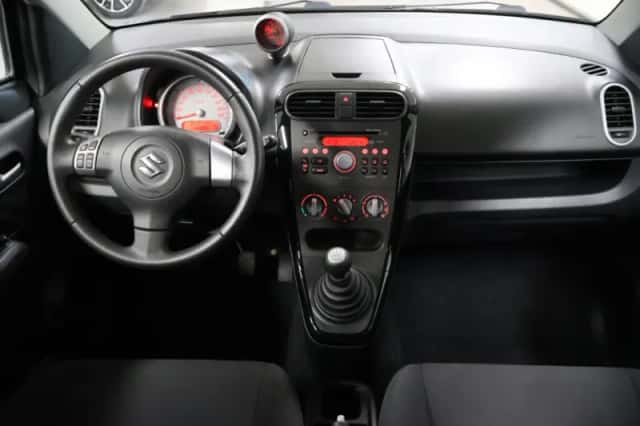 Suzuki Splash (2011) thumbnail 7