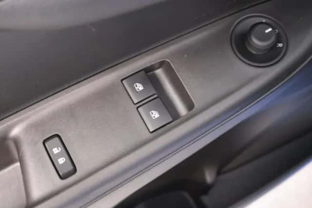 Opel Karl (2015) thumbnail 21