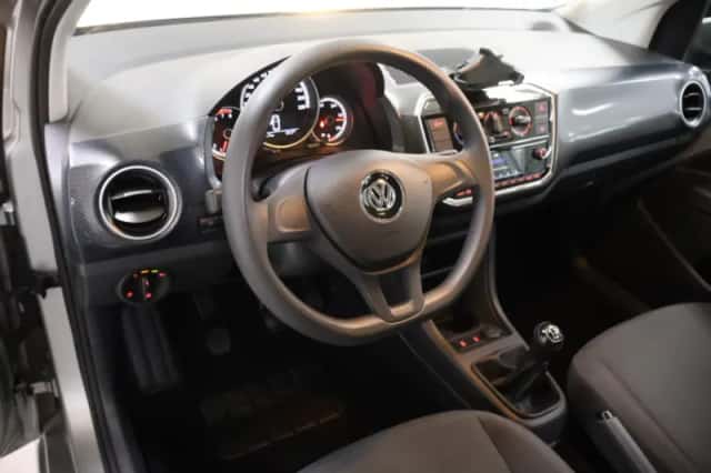 Volkswagen Up! (2016) thumbnail 6