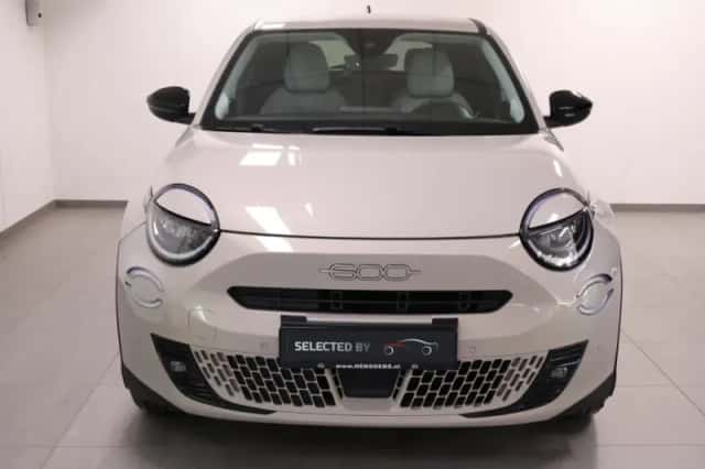 Fiat 600E (2023) thumbnail 2