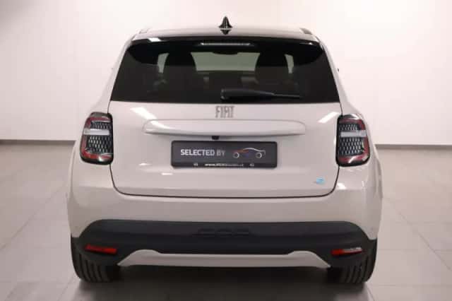 Fiat 600E (2023) thumbnail 4
