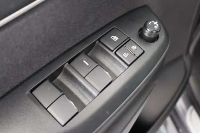 Toyota Yaris (2025) thumbnail 15