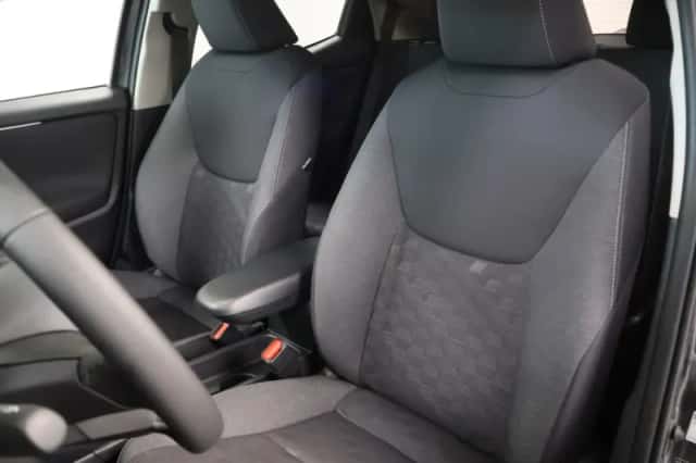 Toyota Yaris (2025) thumbnail 8