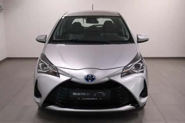 Toyota Yaris (2018) thumbnail 2