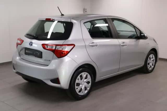 Toyota Yaris (2018) thumbnail 3