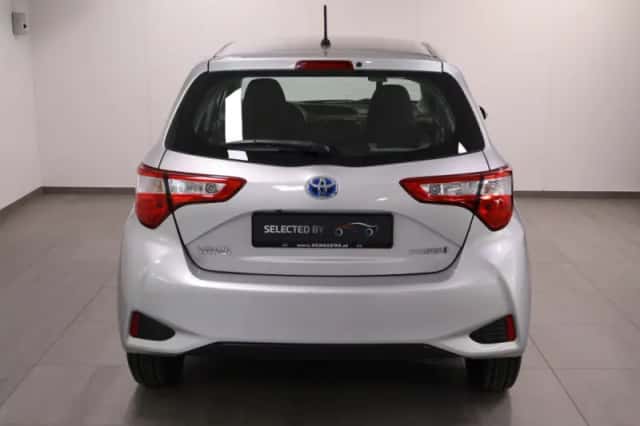 Toyota Yaris (2018) thumbnail 4