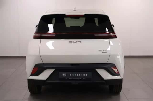 BYD Dolphin (2025) thumbnail 4