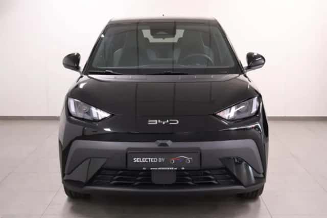 BYD Dolphin (2025) thumbnail 2
