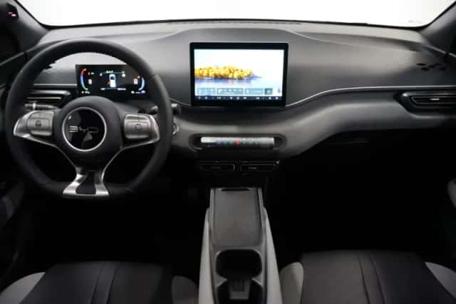 BYD Dolphin (2025) thumbnail 6