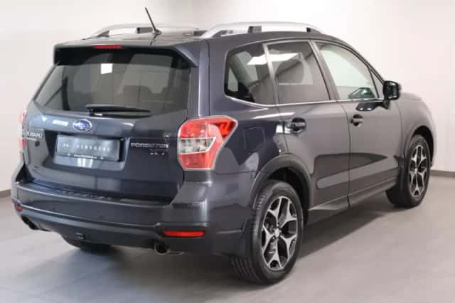 Subaru Forester (2013) thumbnail 3
