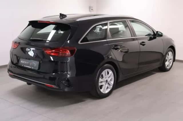 Kia Ceed Sportswagon (2018) thumbnail 3