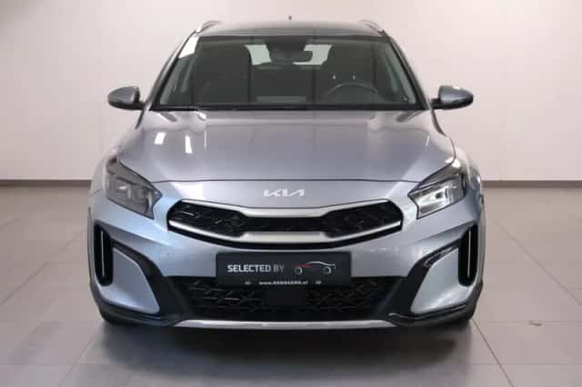 Kia XCeed (2022) thumbnail 2