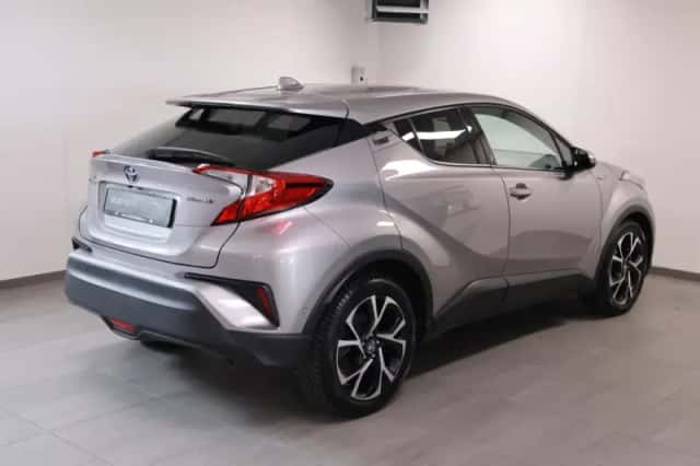 Toyota C-HR (2018) thumbnail 3