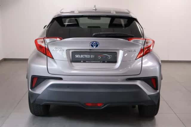 Toyota C-HR (2018) thumbnail 4