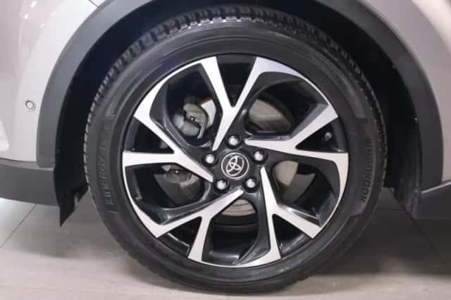 Toyota C-HR (2018) thumbnail 5