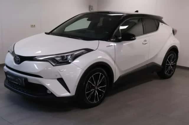 Toyota C-HR (2016) thumbnail 1