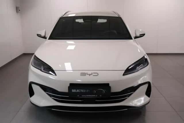 BYD Seal (2025) thumbnail 2