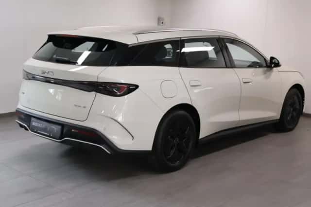 BYD Seal (2025) thumbnail 3