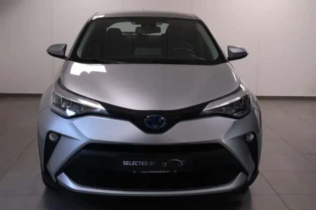 Toyota C-HR (2023) thumbnail 2