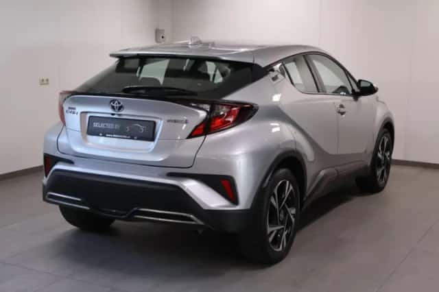 Toyota C-HR (2023) thumbnail 3
