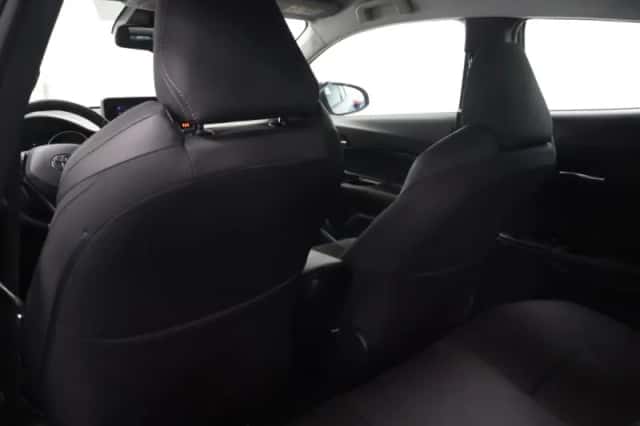Toyota C-HR (2023) thumbnail 6