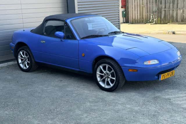 Mazda MX-5 (1990) thumbnail 4