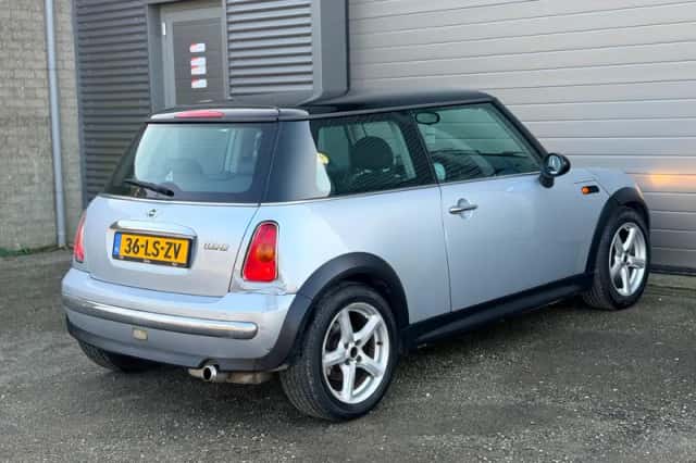 MINI Cooper (2003) thumbnail 6