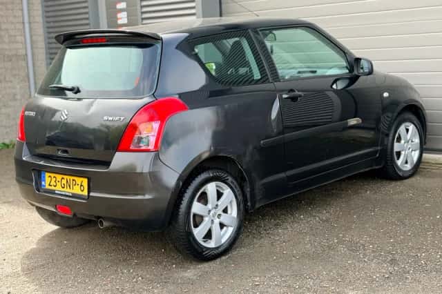 Suzuki Swift (2008) thumbnail 6