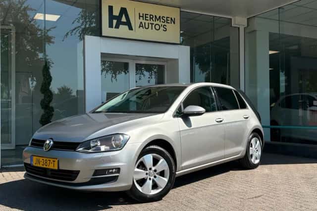 Volkswagen Golf (2015) thumbnail 1