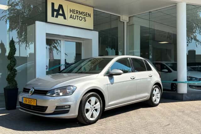 Volkswagen Golf (2015) thumbnail 3
