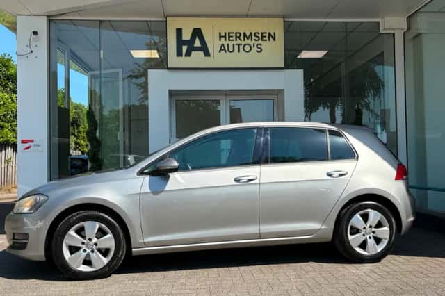 Volkswagen Golf (2015) thumbnail 4