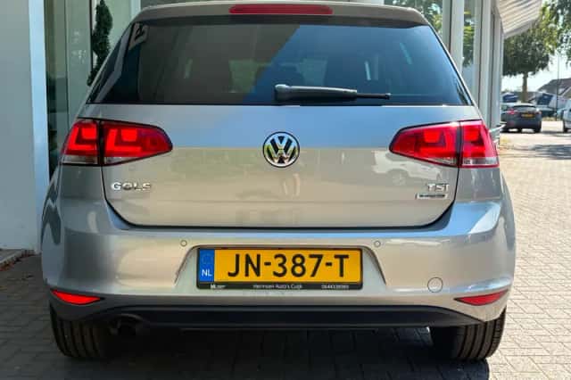 Volkswagen Golf (2015) thumbnail 5