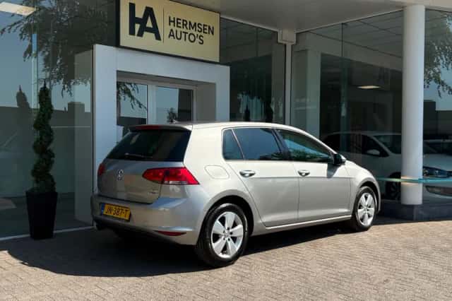 Volkswagen Golf (2015) thumbnail 6