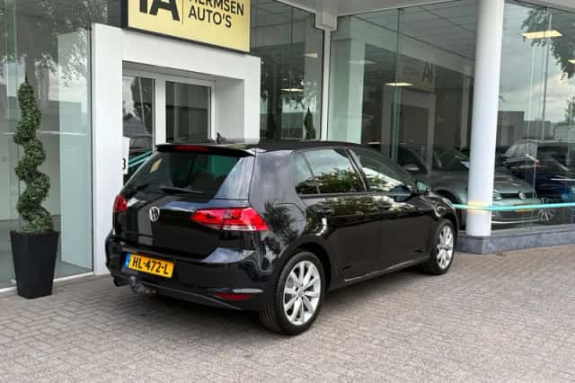Volkswagen Golf (2015) thumbnail 5