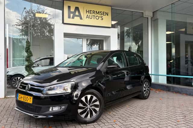 Volkswagen Polo (2015) thumbnail 1