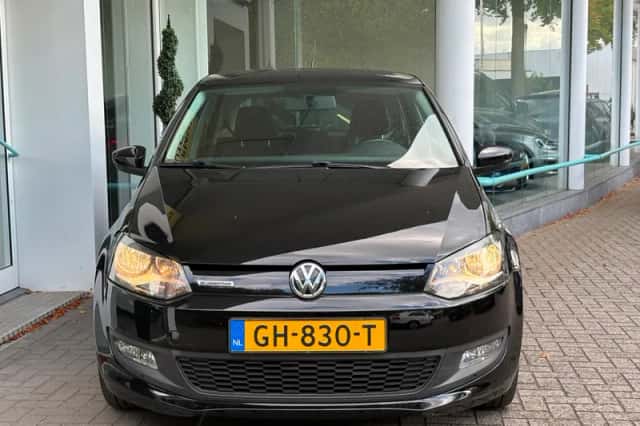 Volkswagen Polo (2015) thumbnail 2